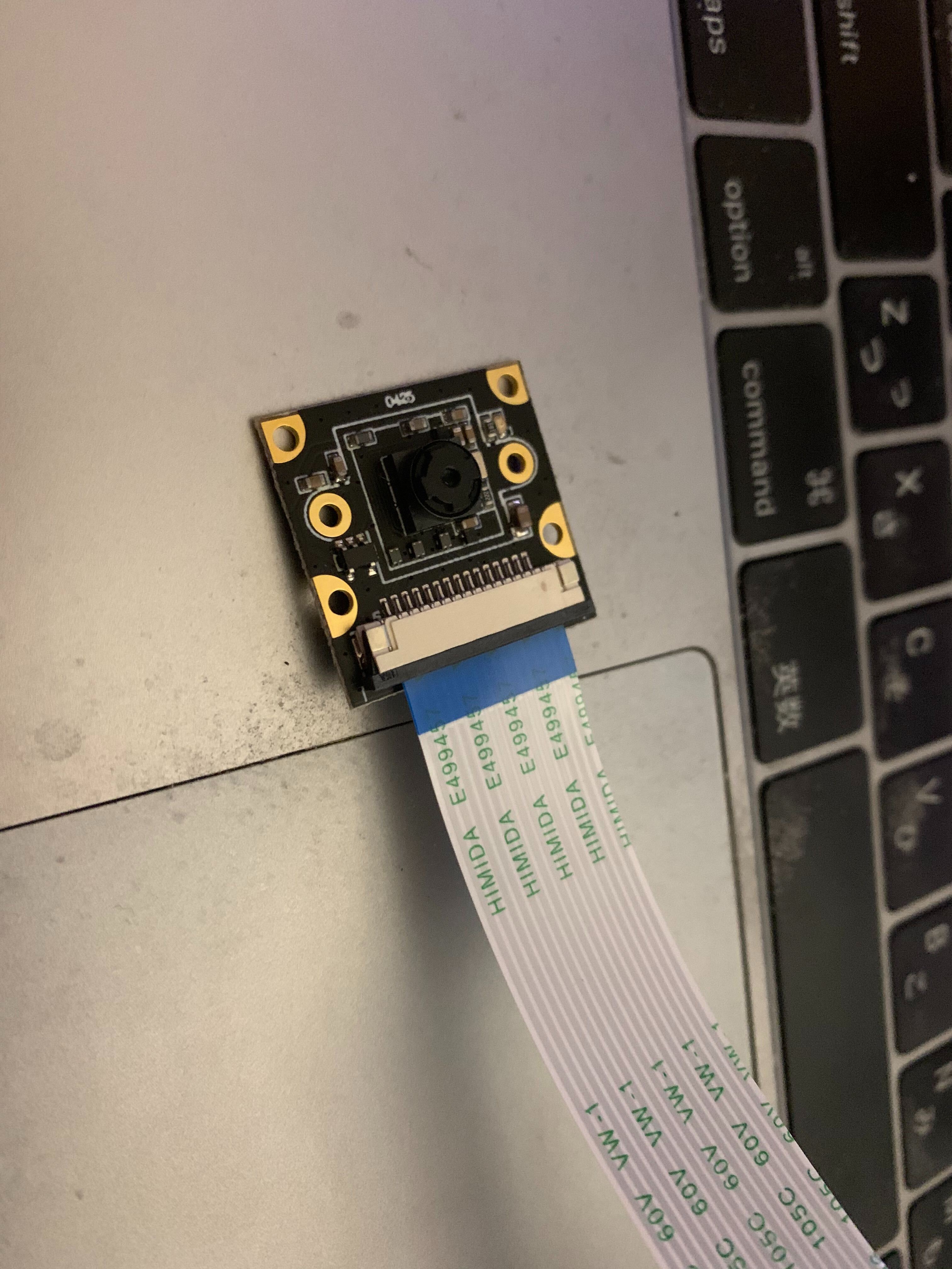 Jetson NanoにRaspberry Pi互換カメラモジュールを接続した様子